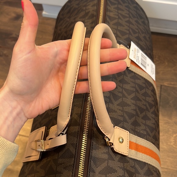 Brand new with tags Michael Kors duffel bag - Picture 3 of 8